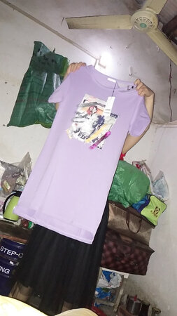 这件衣服的质量还行，本人第一次在京东网上买东西，还是非常满意。