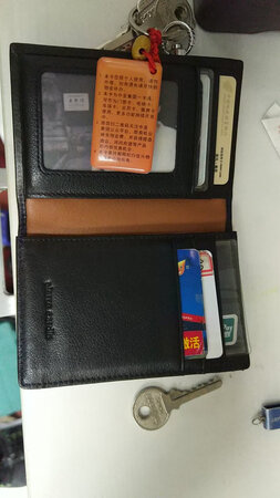 皮质柔软，品质不错，小巧实用。