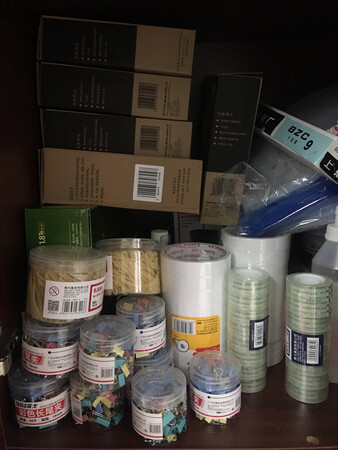 喜欢京东买文具，送货快，优惠多，选择多。