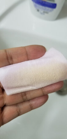 产品质感：挺好的，很水润
适合肤质：我是油皮，感觉还蛮合适的
卸妆力度：很好，清洁效果比较好
洁净效果：用两次比较干净
容量大小：550还是500忘记了，感觉很大瓶的
其他特色：无，就是价格不稳定，中途降价两次