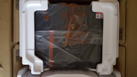 产品包装：完整，结实。内有减震泡沫，缓冲运输中的震动，保护打印机免于损坏。
外形外观：中规中矩，美观大方。
操作难易：易安装，易操作。
打印效果：集打印、扫描、复印于一体，符合家庭使用要求，使用效果不错。