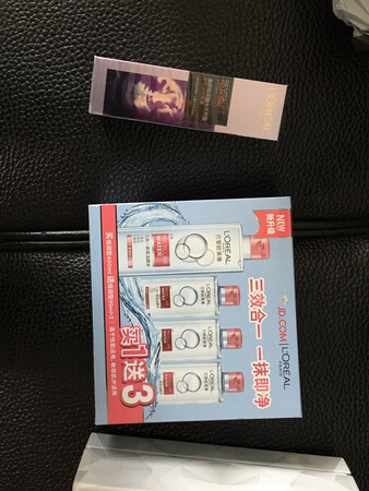 给老婆买的，一直用欧莱雅的卸妆水，老婆说很好用