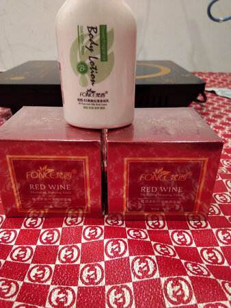 看着不错，还没有使用不知道效果怎么样，但是还是希望不错的，希望不要过敏就好，看着便宜所以就买了谁叫我是个穷人呢！