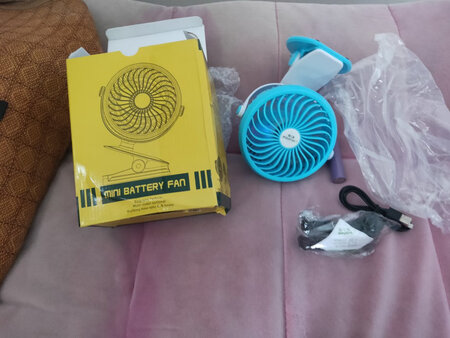 物流很给力，来的很快，快递大哥送的也及时，小风扇看起来还不错，等用了再来评！
