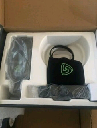 一直想买一套专业的直播设备，在诸多候选产品里最终选择了这款产品。因为对这块不怎么了解，所以购买前和售前客服做了好几次的沟通。产品收到后，专业调音师在线指导调音，以满足我个人声线的要求。产品使用起来也很方便，用了几天就可以完美驾驭。