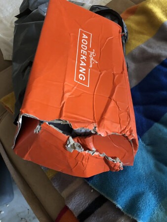 看到货的包装就后悔买这双鞋了，质量也不怎么好，建议大家不要买！