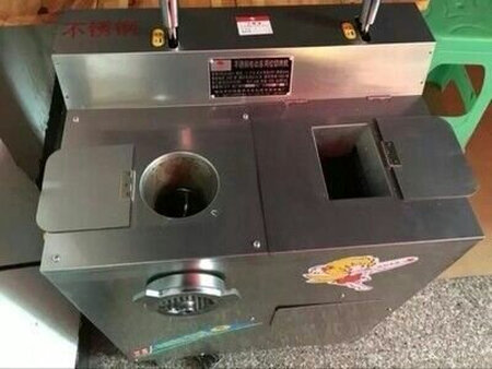 说优点吧，打的还是很细腻的，粗细还是非常满意的，做工也不错，真心不错，切的也很均匀，出肉挺快，没卡过肉，再也不用自己用手切了，把人累的半死，绞肉机声音也不大，很不错哦，使用了这么长时间，各方面的表现都不错