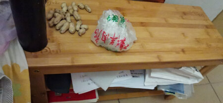 用了一阵子才来评价的，外观和想象中的一样漂亮，质量很不错，配送很快，快递员很贴心。竹子材质的很舒服，质量很好。承重没问题，我家地方小。买来做凳子正合适，也不占地方，还可以放一放小杂物。