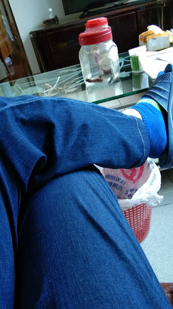 同是旗舰店所标尺码不统一，让老用户一时找不到标准，客服生硬不耐烦，没有~店体验好。