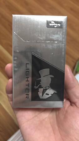 方便，放香烟不容易压坏，质量不错。