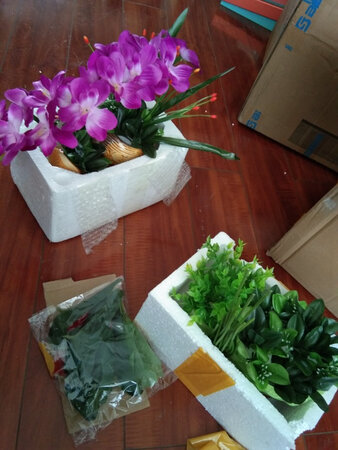 美观大方，包装完好无损，花瓶很别致