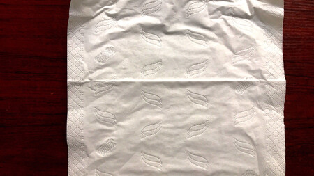 外观美观，盒子是我喜欢的颜色，看上去高大上，纸张做工精细，纹路清晰，花纹图案非常漂亮，重要的是抽纸的时候没有纸屑乱飞，如果纸再柔软细腻些就更完美了，期待改进！