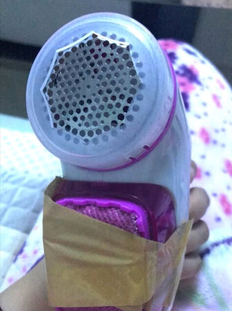 厨格格 毛球修剪器衣服剃毛机起毛去球器除毛器充电式 毛球器+2个刀头+粘毛刷。毛球修剪器很好用，还送了粘毛刷，真好，实惠啊。物流也很快的。