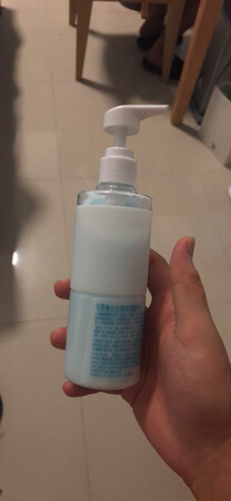 目前正在使用，希望如宣传那样有用吧。看着不错，有点贵，不知道值不值得，再看看吧。比较粘稠，有点香。