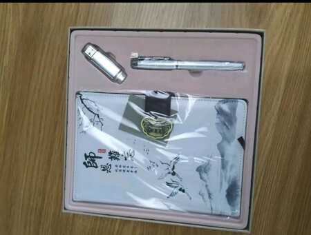 快递一打开，好漂亮啊，送给老师希望老师喜欢祝老师教师节快乐