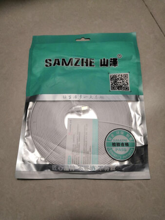 产品包装：换包装了应该是，比以前好看了
产品性能：为的就是高速，抗干扰，好发挥家里千兆带宽的优势
外形外观：白色和家里的墙色一致，不会突兀