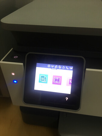 产品包装：原厂包装
外形外观：外观大气，尺寸也合适
打印速度：黑白每分钟20张左右，彩色相片一分钟差不多
打印效果：效果挺好的，手机还可以操作
操作难易：操作不难，都是我自己装好的
其他特色：支持双面打印，远程操作，暂时还没用过