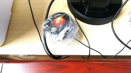 外形外观：非常的小巧，精美的小音箱。
做工质感：非常的轻巧，看着很舒服，在桌子上也比较好摆放。
音质音效：这个价格能有这个音效，超出自己的意料，很不错。
安装难易：插上就可以用了，非常的方便
其他特色：服务超级的好