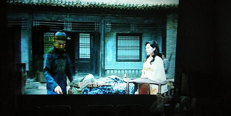 外形外观：很好
投影亮度：适中
投影色彩：艳丽
音质音效：清晰
操作难易：方便