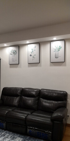 包装挺完美的，外包装完好无损，自己动手安装的，画板做工精细，抽象画面简洁大方，和我的装修风格正好相符合，把风景搬到房间里了，大爱