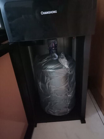很不错的一款饮水机，外观漂亮而且使用很方便