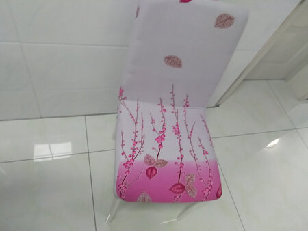 大小尺寸：大小正好，有弹力布料柔软，，艳色我喜欢，