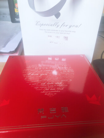 好精致的包装，自己送给自己的礼物?，喜欢，定制版的，印上自己喜欢的字，做个精致的女孩?