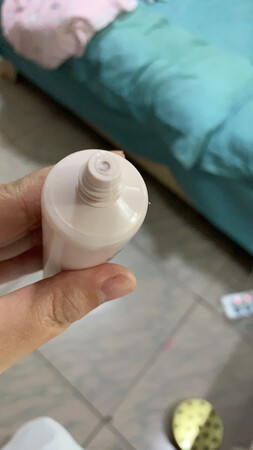 第一次买这个牌子。客服说没有管子一样能按出来，洗面奶没有封条也是正常的