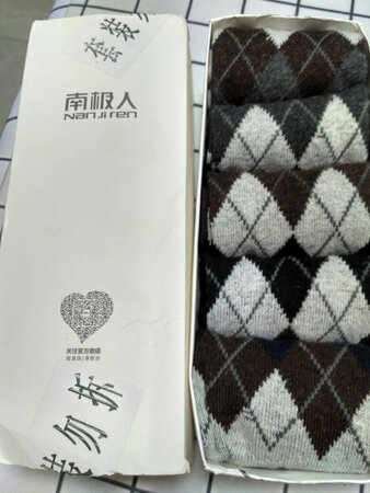 手感挺厚实，冬季穿保暖性好