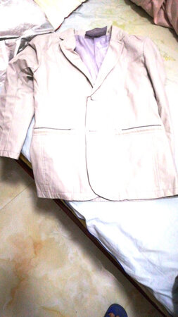 衣服款式好看，就是小了点，店家服务热情，正在换货中
