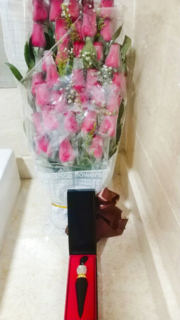 物流速度挺快，客服态度也很好，花蛮新鲜的，点赞