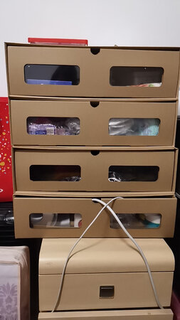 买了四个，拼装简单，抽屉式取物方便。及膝靴可装，过膝长靴则装不下，所以用来放置杂物也不错。