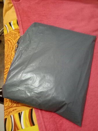 宝贝收到，蛮合身的，与图片描述相符。不愧是大品牌，下摆再宽松些就更好了。