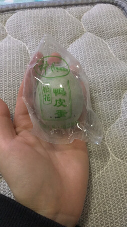 虽然个子有点小，但包装好，也非常干净，配豆腐杠杠的，皮蛋瘦肉粥也不错