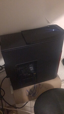 机箱外观：简洁好看  没有花里胡哨的
性能配置：吃鸡很轻松  fps100以上吧
散热性能：可以收到调节风扇速度  但是调大后声音有点大  自己换个CPU风扇应该能解决
跑分评测：鲁大师30万左右吧
售后服务：暂时没问题还没找过售后  希望不出问题
其他特色：不玩吃鸡游戏的时候声音还是挺好  机箱小巧