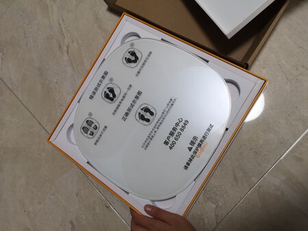 外形外观：包装超级精致，第一次买到这么精致的体重秤诶～打开也很好看，不算大，有弧度的四个角～颜值绝对可以的。放在新房子了所以还没来得及试用
