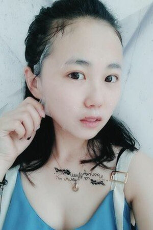 面膜巨补水的，而且不贵，推荐购买