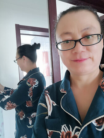 以前从来没晒过自己买的衣服，今天觉得这套衣服特别心怡。就大胆的晒一次。
