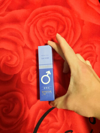 上面都落灰了，然后保质期还有不到一年的时间就过期了