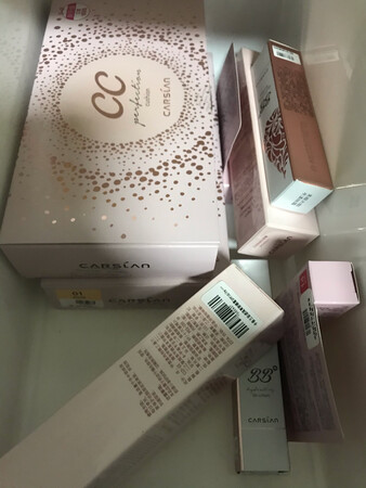 一直信赖的cc 遮瑕保湿 不爱脱妆 双十一活动一次买了两盒 商家还赠了口红和bb 大爱