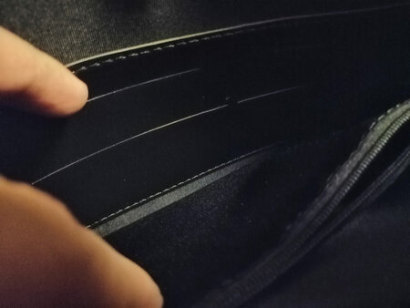 实物与图片相符，刚到手，手感不错。容量也可以。实际使用以后追评。