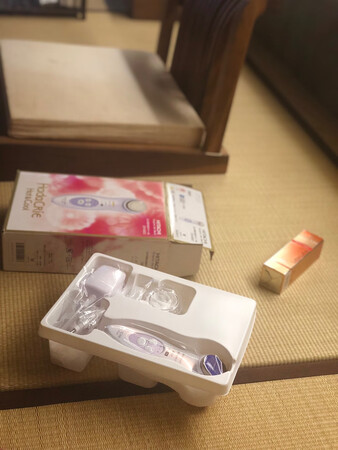 没看说明书，自己摸索着就会用了，非常好，解决掉我鼻头油脂分泌，毛孔粗大的问题。城野医生看来起作用了，现在毛孔变细，黑头也少了很多。