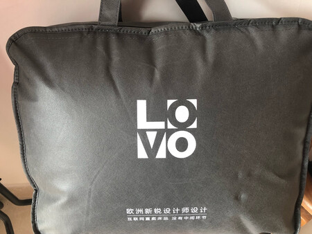 春秋被很蓬松很厚实，感觉有些厚了倒像是冬被了，手感还是很舒服，被子晾晒后感觉更蓬松了