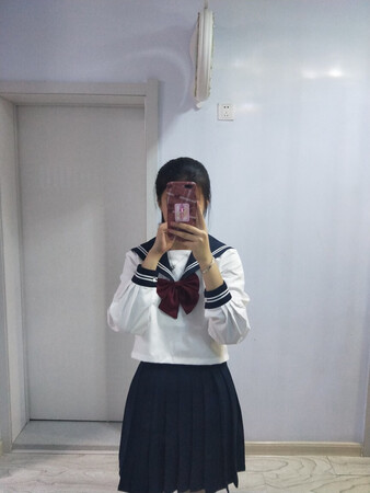 挺好的，裙子有下垂感，没有线头，客服服务态度好！！
