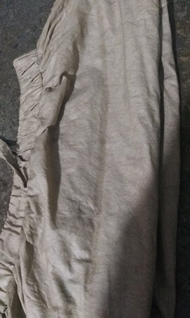 质量太差劲了，第一次下水洗，裙子居然有色差。这样的产品也发出来，未免对消费者太不负责任了。
