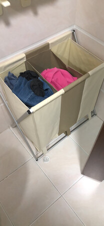 储存空间：三格分开，可分别装不同类型的衣服，空间够大
商品材质：牛津布够结实
工艺风格：升级的外框看起来更高大上了
家里之前买了一个，孩子钻进去捉迷藏弄坏了，换了升级版，感觉更结实