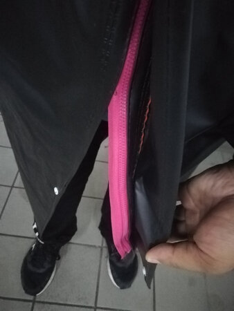 卖来第一天穿，线就开了，这个不好,,?^?,,，其他方面还是不错的