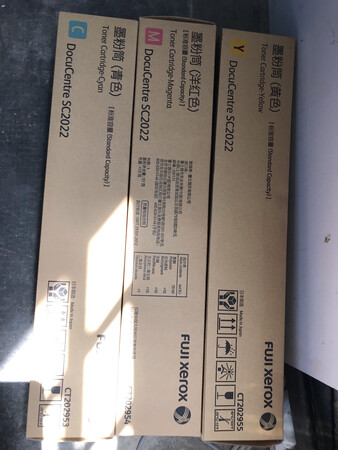 正版彩墨粉就是正版彩墨粉，打印出来纸张，不管是从色泽还是饱满度都非常nice。我家单位一直在京东这家官网上购买，相信官网相信正版墨粉。盗版我也用过，打印出来的纸张根本不像一回事嘛。