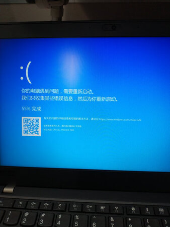 刚买回来就发现电池充不进电，还重启。。。。