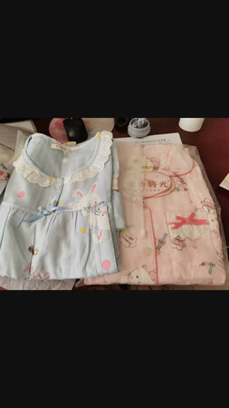 睡衣穿着好舒服，在他家已经买了两件了，都是纱布的，还很透气！